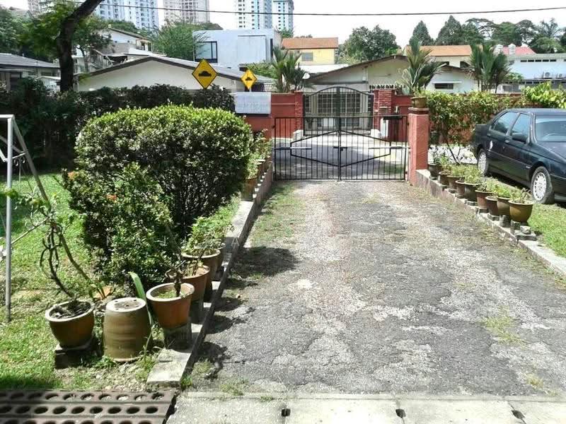 Semi-Detached House for Sale in Seksyen 17 (Petaling Jaya) - Najibah Sahari - Exterior - PropertyGuru.com.my