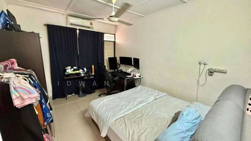 Rumah Teres 2-Tingkat untuk Dijual di Seksyen 11 (Shah Alam) - Ridwan Ibrahim - Bedroom - PropertyGuru.com.my