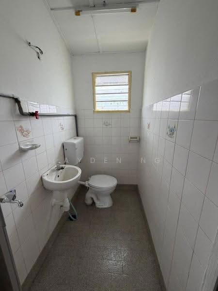 Rumah Teres 2-Tingkat untuk Dijual di Taman Johor Jaya (Johor Bahru) - Jayden Ng - Bathroom - PropertyGuru.com.my