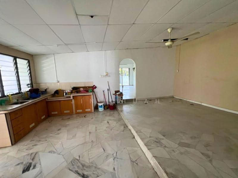 Rumah Berkembar untuk Dijual di Taman Green Lane (Jelutong) - Jin Chuah - Kitchen - PropertyGuru.com.my