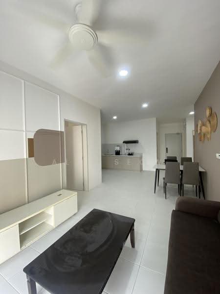 Kondominium untuk Disewa di Residensi Sateria - Alex Seow - Living Room - PropertyGuru.com.my