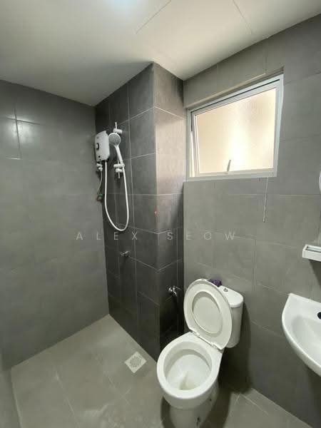 Kondominium untuk Disewa di Residensi Sateria - Alex Seow - Bathroom - PropertyGuru.com.my