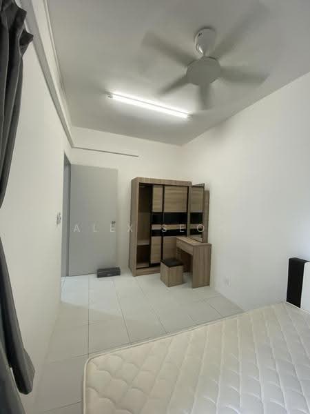 Kondominium untuk Disewa di Residensi Sateria - Alex Seow - Bedroom - PropertyGuru.com.my