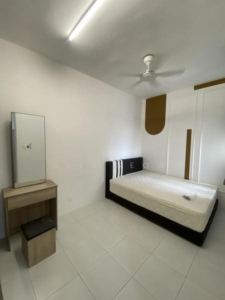 Kondominium untuk Disewa di Residensi Sateria - Alex Seow - Bedroom - PropertyGuru.com.my