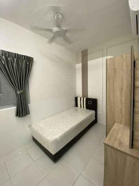 Kondominium untuk Disewa di Residensi Sateria - Alex Seow - Bedroom - PropertyGuru.com.my
