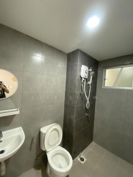 Kondominium untuk Disewa di Residensi Sateria - Alex Seow - Bathroom - PropertyGuru.com.my