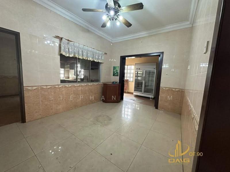 Cluster House for Sale in Bandar Bukit Tinggi 2 (Klang) - Stephanie Lim - Kitchen - PropertyGuru.com.my