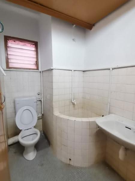 Shop / Office for Rent in Klang (Selangor) - Kien Yung Liaw - Bathroom - PropertyGuru.com.my