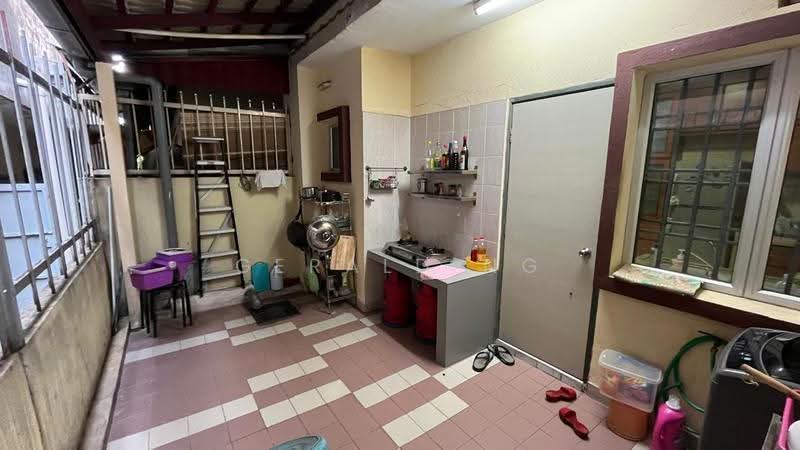 Rumah Teres 3-Tingkat untuk Dijual di Batu Caves (Selangor) - Gerald Ng - Kitchen - PropertyGuru.com.my