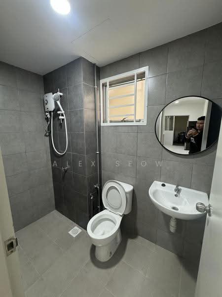 Kondominium untuk Disewa di Residensi Sateria - Alex Seow - Bathroom - PropertyGuru.com.my