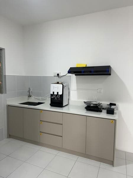 Kondominium untuk Disewa di Residensi Sateria - Alex Seow - Kitchen - PropertyGuru.com.my