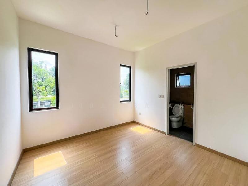 Cluster House for Sale in Hulu Langat (Selangor) - Najibah Sahari - Bathroom - PropertyGuru.com.my