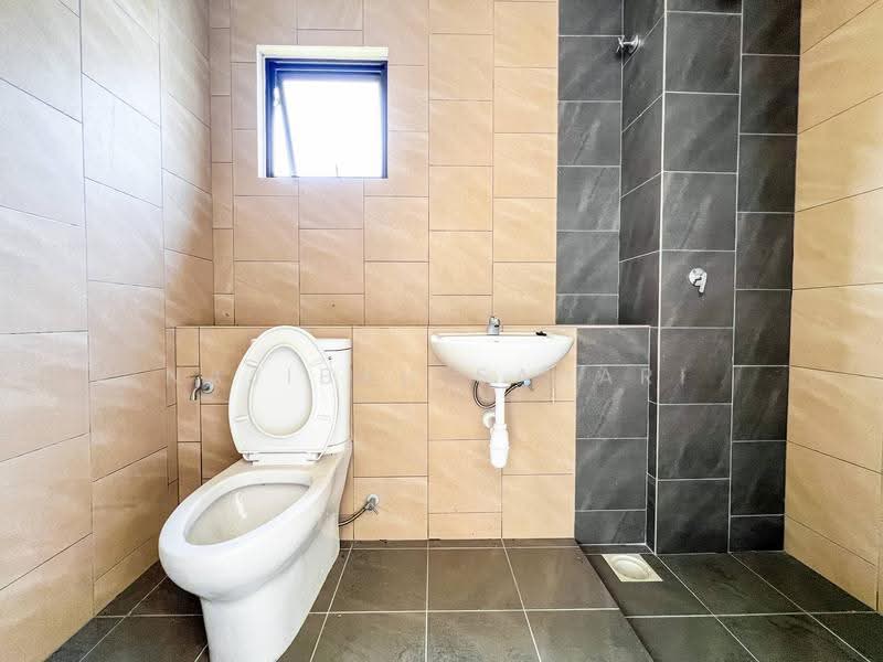 Cluster House for Sale in Hulu Langat (Selangor) - Najibah Sahari - Bathroom - PropertyGuru.com.my