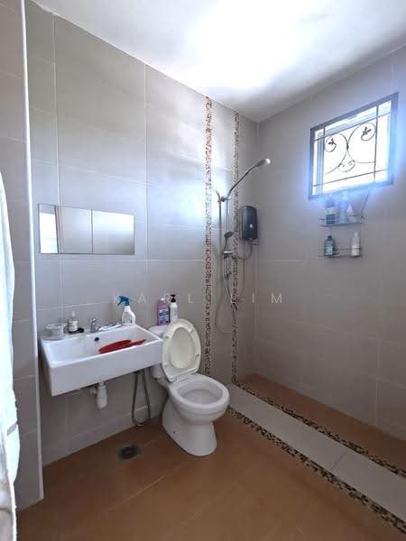 2-storey Terraced House for Sale in Taman Megah Ria (Masai) - Karl Lim - Bathroom - PropertyGuru.com.my