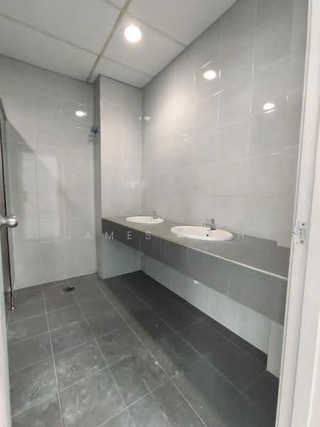 Semi-D Factory for Sale in Bandar Bukit Raja (Klang) - James Teoh - Bathroom - PropertyGuru.com.my