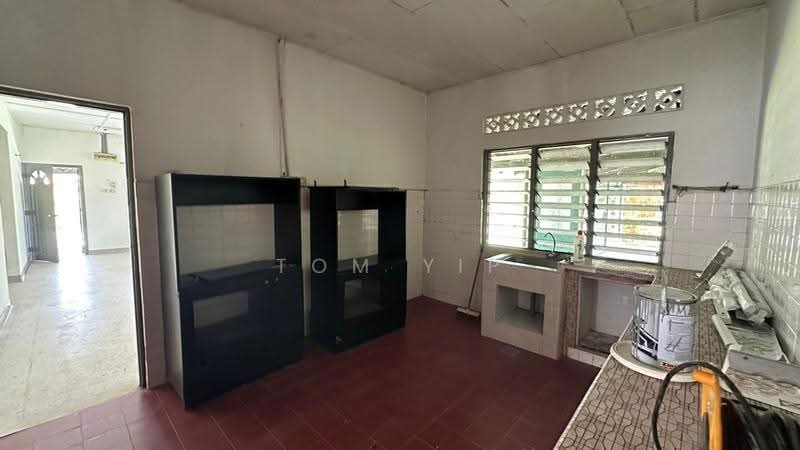 Bungalow House for Sale in Rawang (Selangor) - Tom Yip - Kitchen - PropertyGuru.com.my