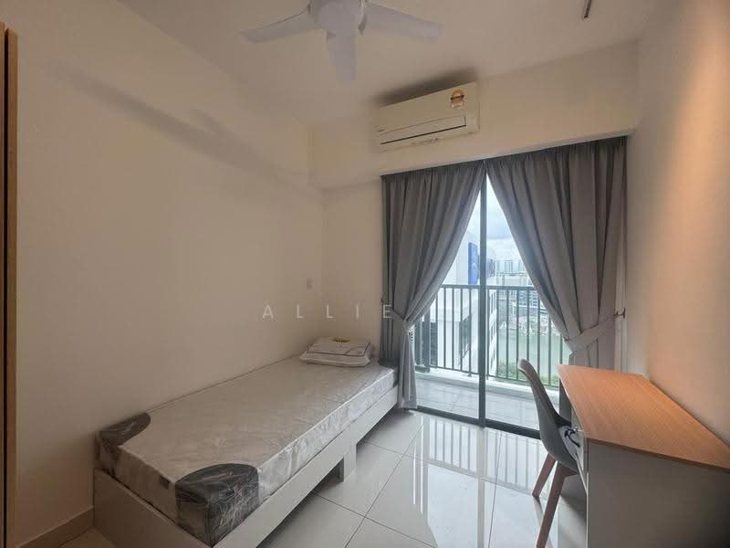 Kediaman Servis untuk Dijual di The New Duo @ Edumetro - Allie . - Bedroom - PropertyGuru.com.my