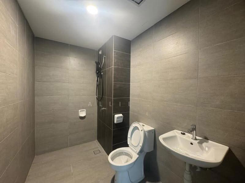 Kediaman Servis untuk Dijual di The New Duo @ Edumetro - Allie . - Bathroom - PropertyGuru.com.my