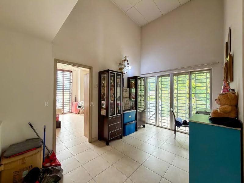 Rumah Teres 2-Tingkat untuk Dijual di Taman Putra Prima (Puchong) - Ridwan Ibrahim - Living Room - PropertyGuru.com.my