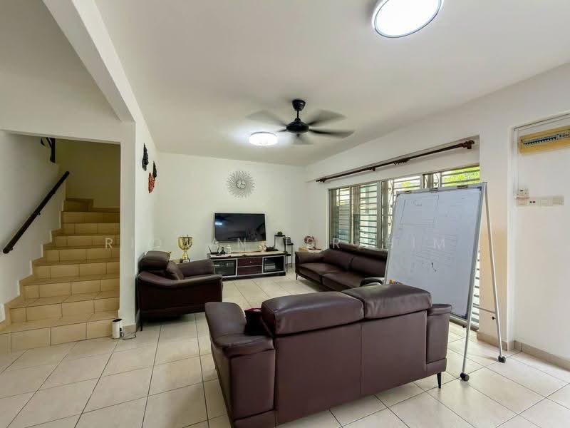 Rumah Teres 2-Tingkat untuk Dijual di Taman Putra Prima (Puchong) - Ridwan Ibrahim - Living Room - PropertyGuru.com.my
