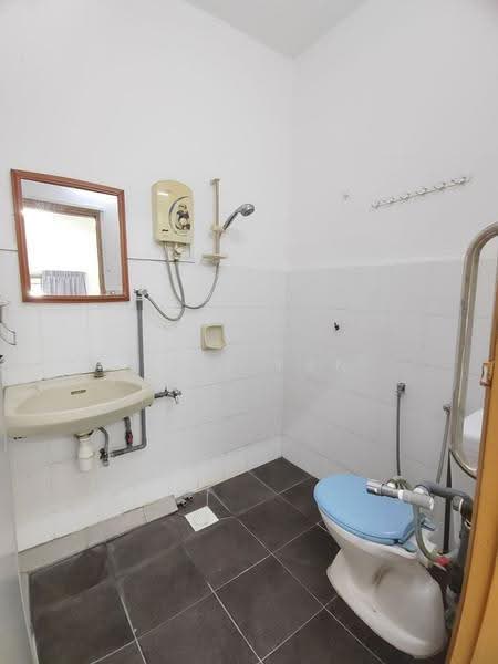 Rumah Teres 1-Tingkat untuk Dijual di Taman Johor Jaya (Johor Bahru) - Iden Tan - Bathroom - PropertyGuru.com.my