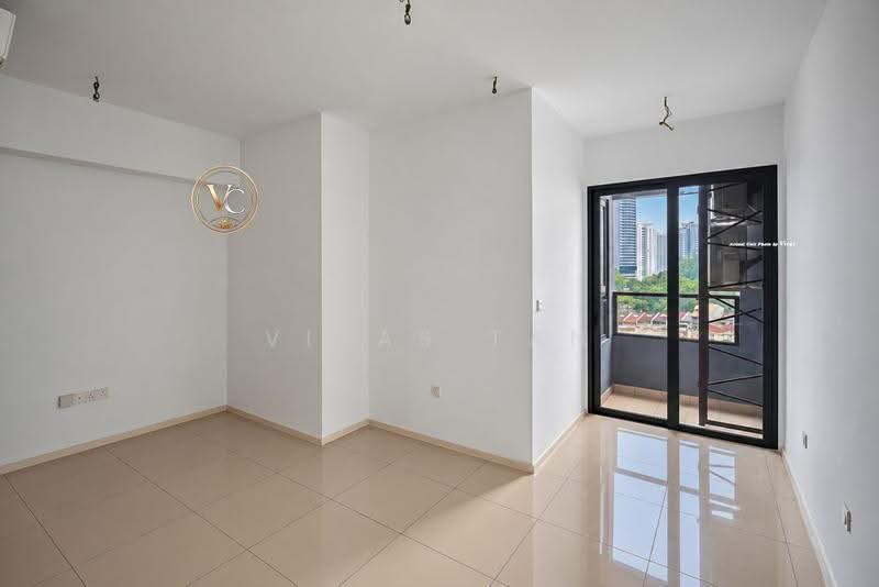 Kediaman Servis untuk Dijual di Residensi Estetik 8 (Est8) - Vitas Tan - Balcony - PropertyGuru.com.my