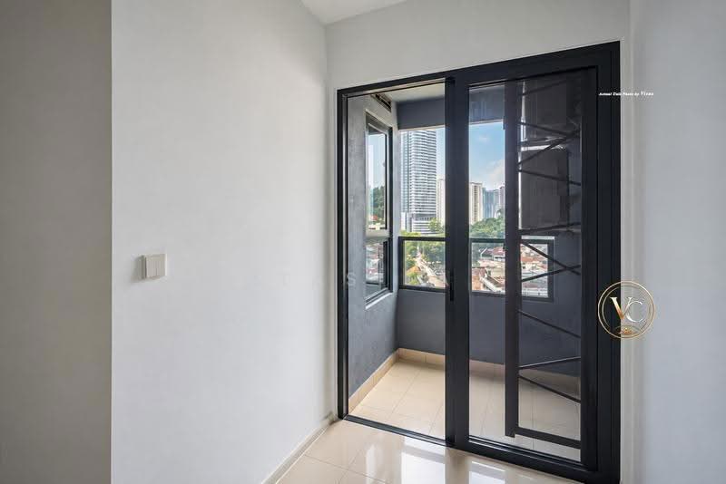 Kediaman Servis untuk Dijual di Residensi Estetik 8 (Est8) - Vitas Tan - Balcony - PropertyGuru.com.my