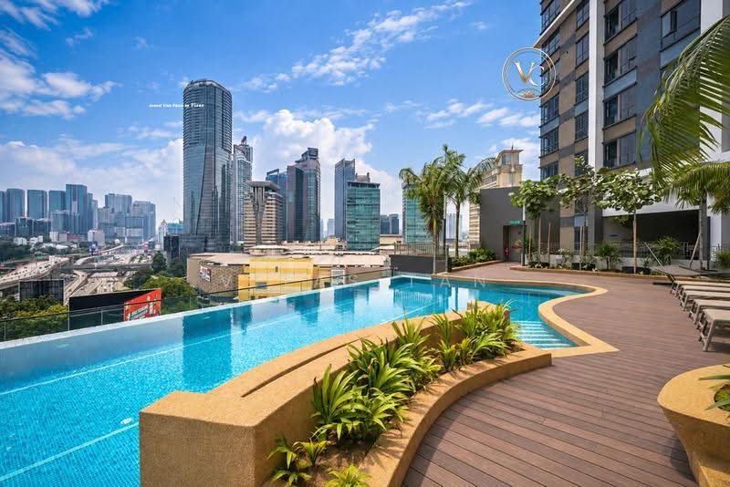 Kediaman Servis untuk Dijual di Residensi Estetik 8 (Est8) - Vitas Tan - Pool - PropertyGuru.com.my