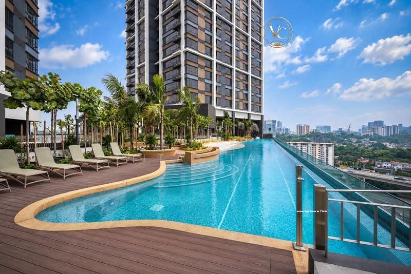 Kediaman Servis untuk Dijual di Residensi Estetik 8 (Est8) - Vitas Tan - Pool - PropertyGuru.com.my