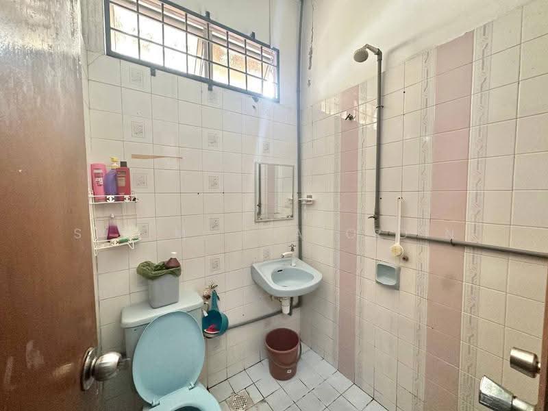 Rumah Teres 2-Tingkat untuk Dijual di TTDI Jaya (Shah Alam) - Syahmi Shahordin - Bathroom - PropertyGuru.com.my