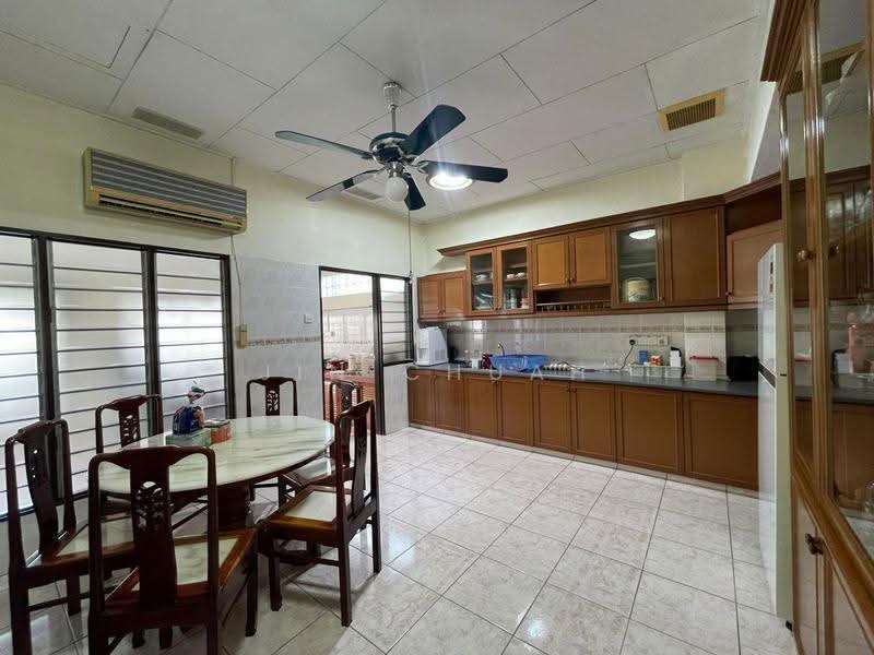 Rumah Berkembar untuk Dijual di Taman Green Lane (Jelutong) - Jin Chuah - Kitchen - PropertyGuru.com.my
