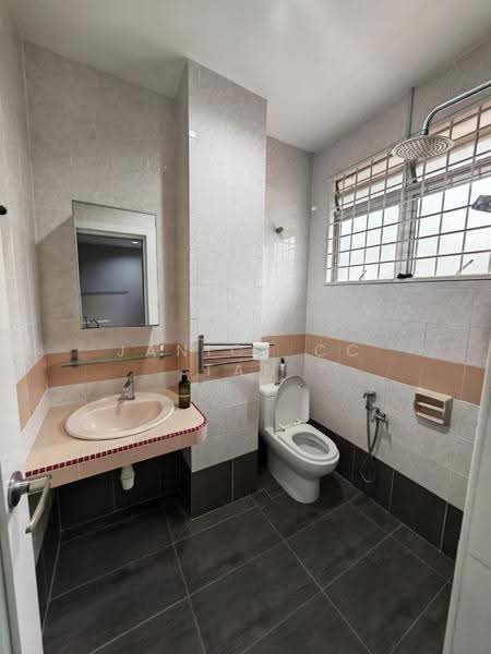 Rumah Teres untuk Dijual di Taman Bukit Kinrara (Bandar Kinrara) - Janice CC Tan - Bathroom - PropertyGuru.com.my
