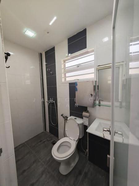 Rumah Teres untuk Dijual di Taman Bukit Kinrara (Bandar Kinrara) - Janice CC Tan - Bathroom - PropertyGuru.com.my