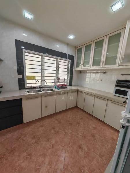 Rumah Teres untuk Dijual di Taman Bukit Kinrara (Bandar Kinrara) - Janice CC Tan - Kitchen - PropertyGuru.com.my
