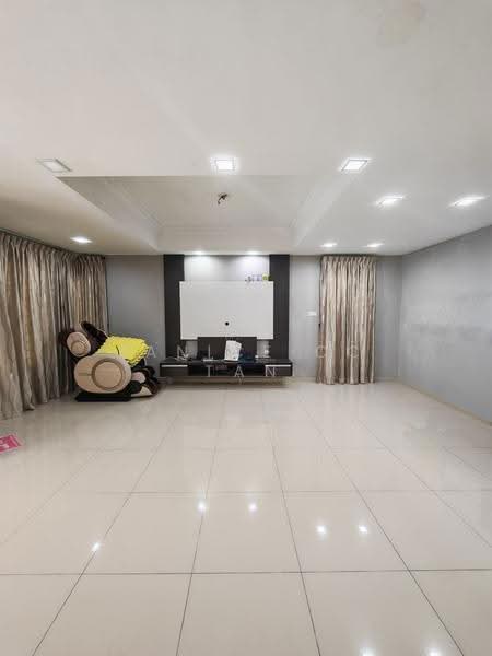 Rumah Teres untuk Dijual di Taman Bukit Kinrara (Bandar Kinrara) - Janice CC Tan - Living Room - PropertyGuru.com.my