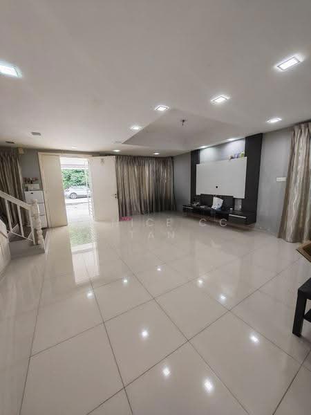 Rumah Teres untuk Dijual di Taman Bukit Kinrara (Bandar Kinrara) - Janice CC Tan - Living Room - PropertyGuru.com.my