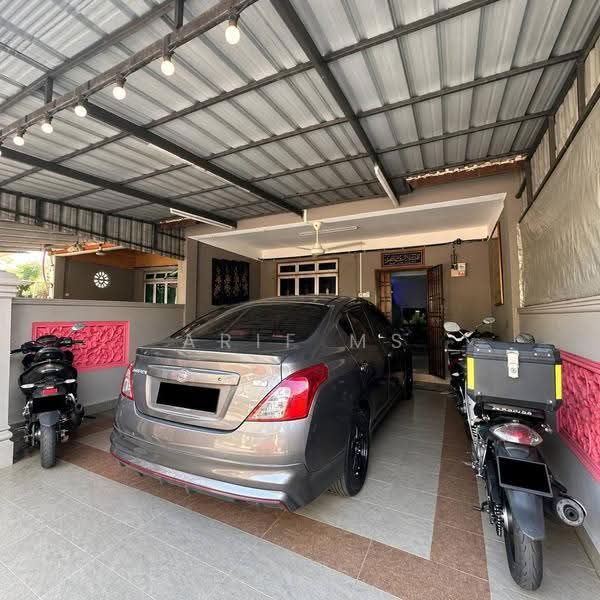 1.5-storey Terraced House for Sale in Bandar Indahpura (Kulai) - Arif MS - Exterior - PropertyGuru.com.my