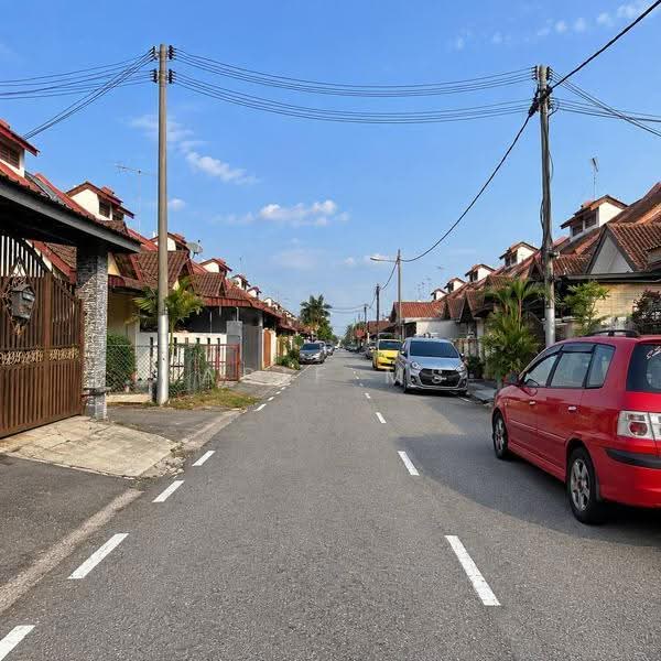 1.5-storey Terraced House for Sale in Bandar Indahpura (Kulai) - Arif MS - Exterior - PropertyGuru.com.my