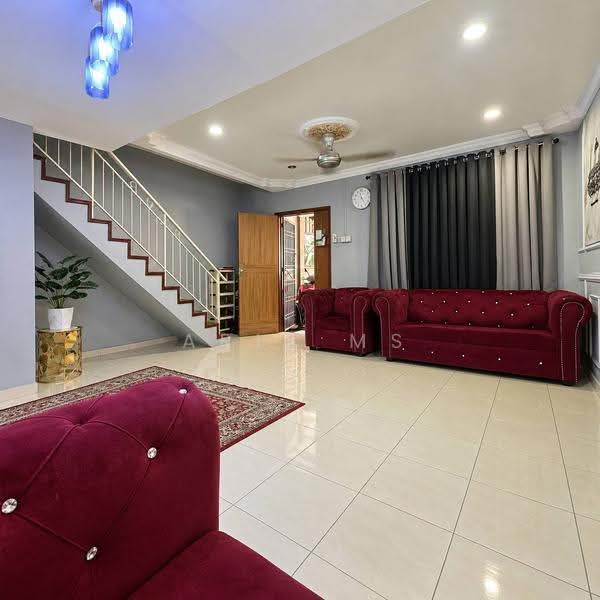 1.5-storey Terraced House for Sale in Bandar Indahpura (Kulai) - Arif MS - Living Room - PropertyGuru.com.my