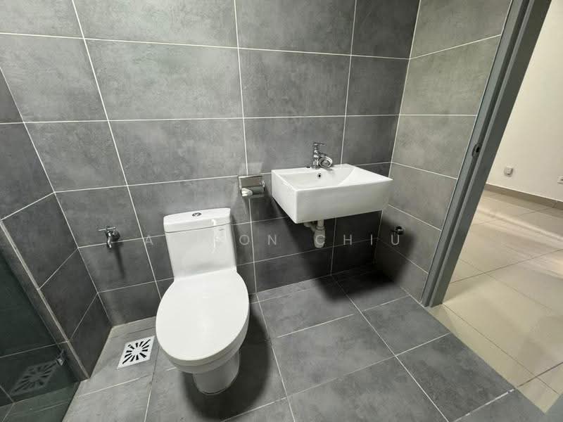 Kediaman Servis untuk Dijual di 121 Residences - Alison Chiu - Bathroom - PropertyGuru.com.my
