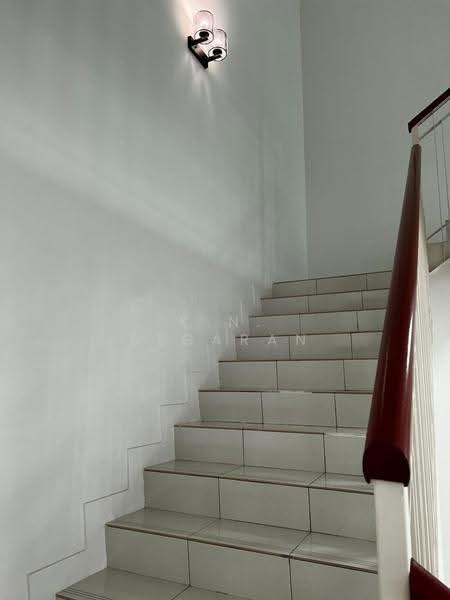 Rumah Teres 2-Tingkat untuk Dijual di Bandar Saujana Putra (Tanjong Duabelas) - K.N. Segaran - Stairs - PropertyGuru.com.my