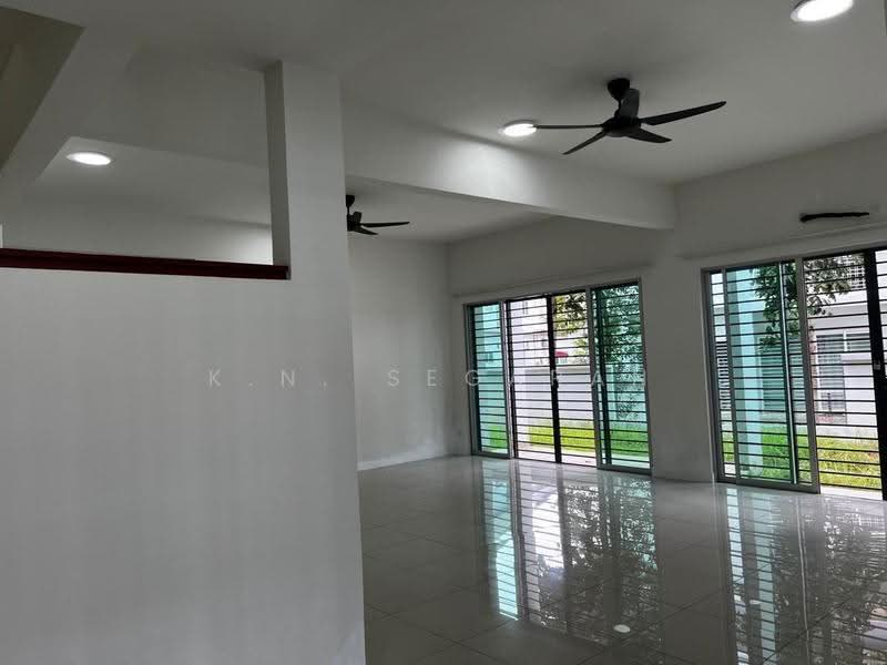 Rumah Teres 2-Tingkat untuk Dijual di Bandar Saujana Putra (Tanjong Duabelas) - K.N. Segaran - Living Room - PropertyGuru.com.my