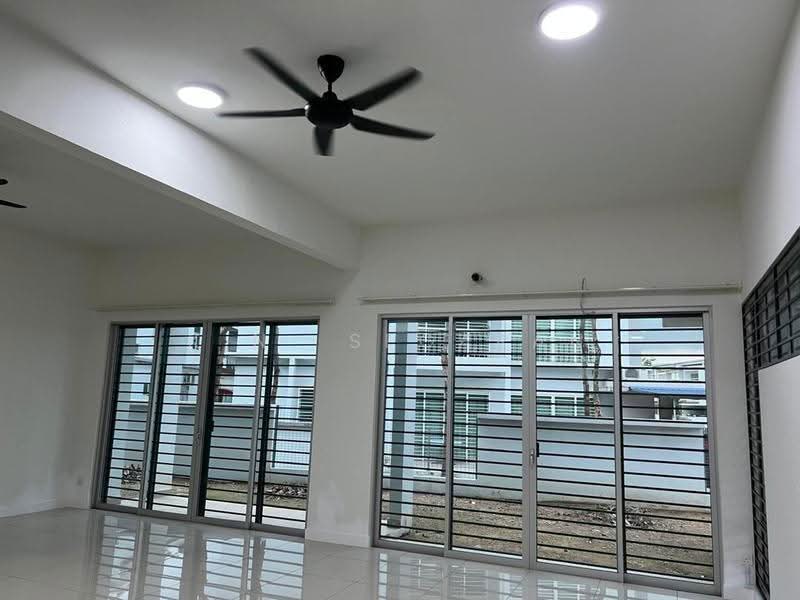 Rumah Teres 2-Tingkat untuk Dijual di Bandar Saujana Putra (Tanjong Duabelas) - K.N. Segaran - Living Room - PropertyGuru.com.my