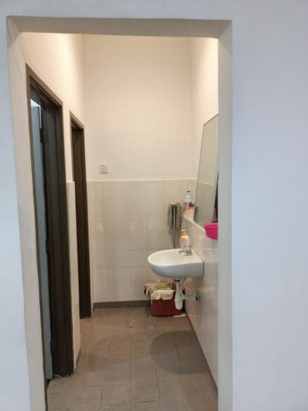 Shop / Office for Rent in Bay Avenue (Bayan Lepas) - A Ee Ee - Bathroom - PropertyGuru.com.my