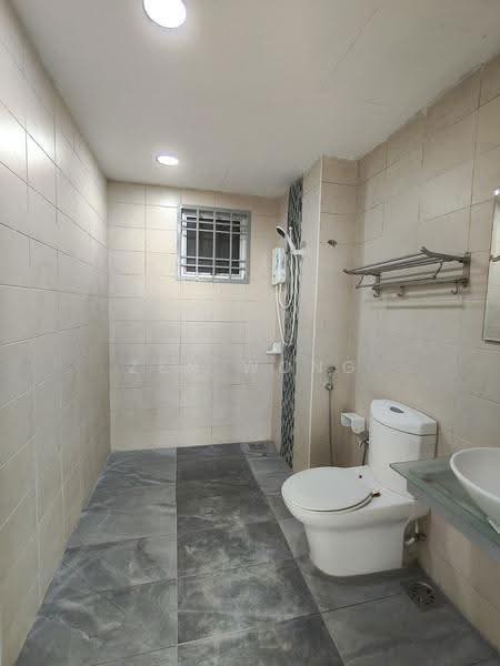 Kediaman Servis untuk Dijual di Greenfield Regency - Zen Wong - Bathroom - PropertyGuru.com.my