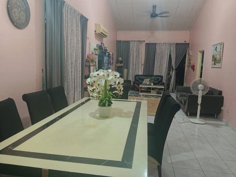 1-storey Terraced House for Sale in Taman Puteri Wangsa (Ulu Tiram) - Arif MS - Dining Room - PropertyGuru.com.my