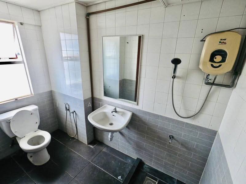 Condominium for Sale at Seri Hijauan - Izzat Zamros - Bathroom - PropertyGuru.com.my