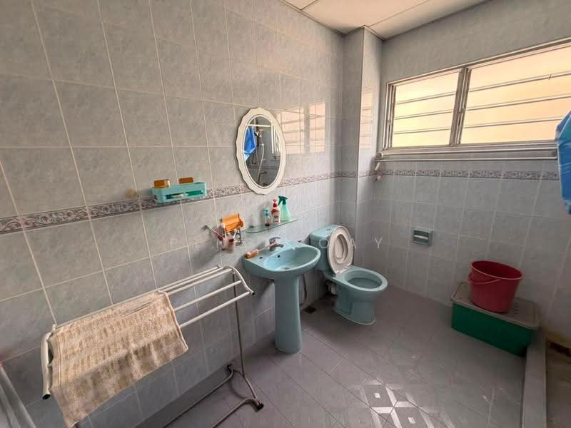 Rumah Berkembar untuk Dijual di Bukit Dumbar (Jelutong) - Ping Koay - Bathroom - PropertyGuru.com.my