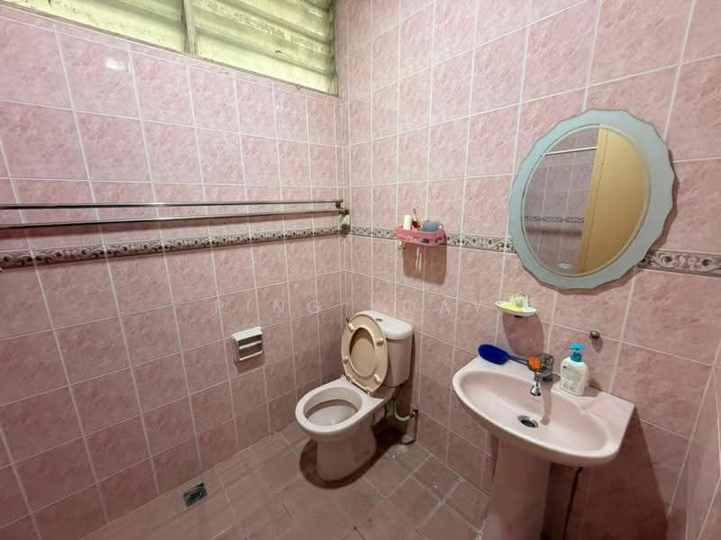 Rumah Berkembar untuk Dijual di Bukit Dumbar (Jelutong) - Ping Koay - Bathroom - PropertyGuru.com.my
