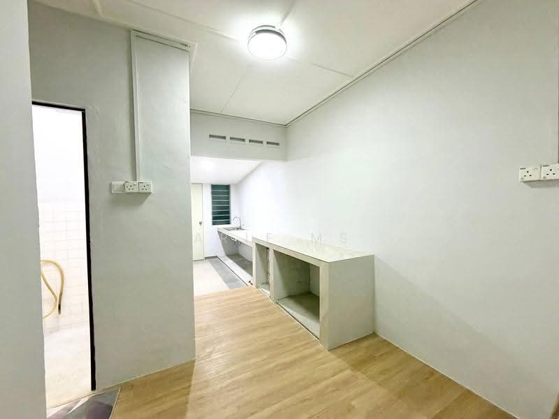 1-storey Terraced House for Sale in Taman Rinting (Masai) - Arif MS - Kitchen - PropertyGuru.com.my